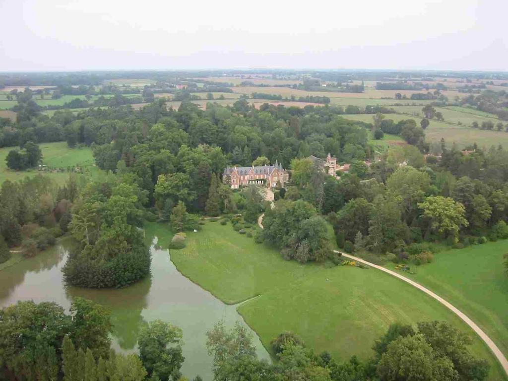 La Demeure D'Aglae Bed & Breakfast Villeneuve-sur-Allier Exterior photo