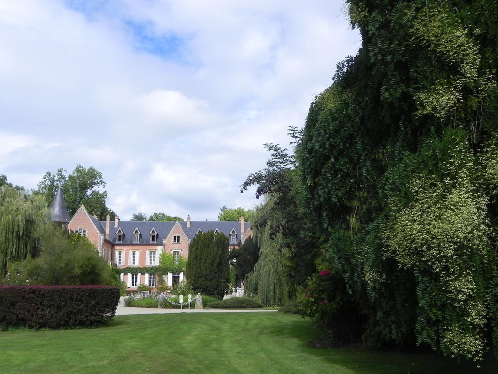 La Demeure D'Aglae Bed & Breakfast Villeneuve-sur-Allier Exterior photo