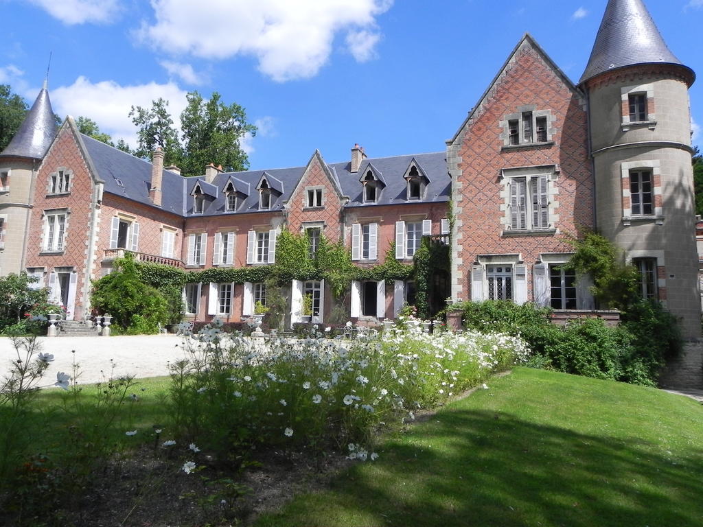 La Demeure D'Aglae Bed & Breakfast Villeneuve-sur-Allier Exterior photo