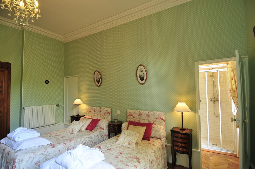 La Demeure D'Aglae Bed & Breakfast Villeneuve-sur-Allier Room photo