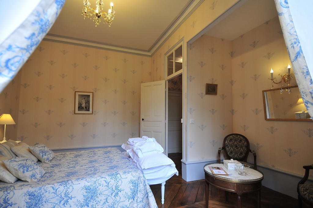 La Demeure D'Aglae Bed & Breakfast Villeneuve-sur-Allier Room photo