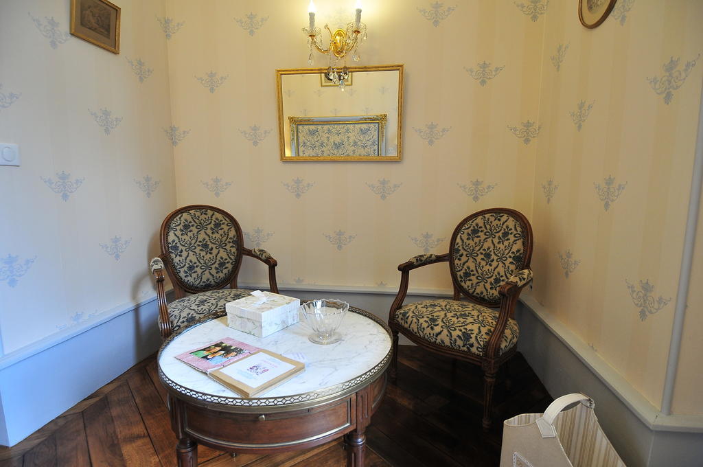 La Demeure D'Aglae Bed & Breakfast Villeneuve-sur-Allier Room photo