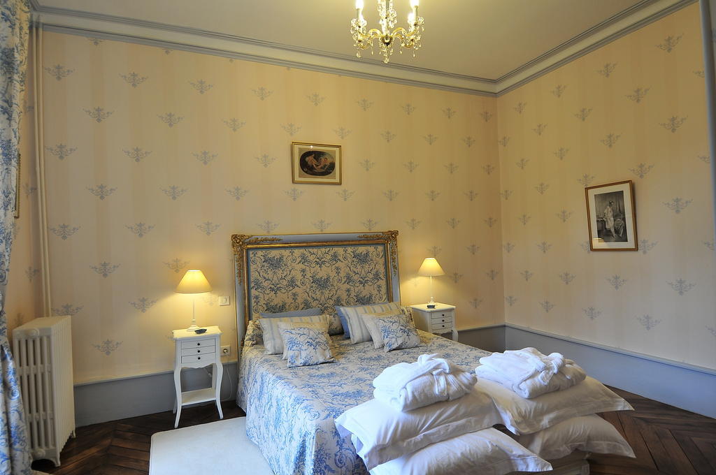 La Demeure D'Aglae Bed & Breakfast Villeneuve-sur-Allier Room photo