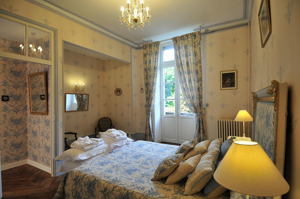 La Demeure D'Aglae Bed & Breakfast Villeneuve-sur-Allier Room photo