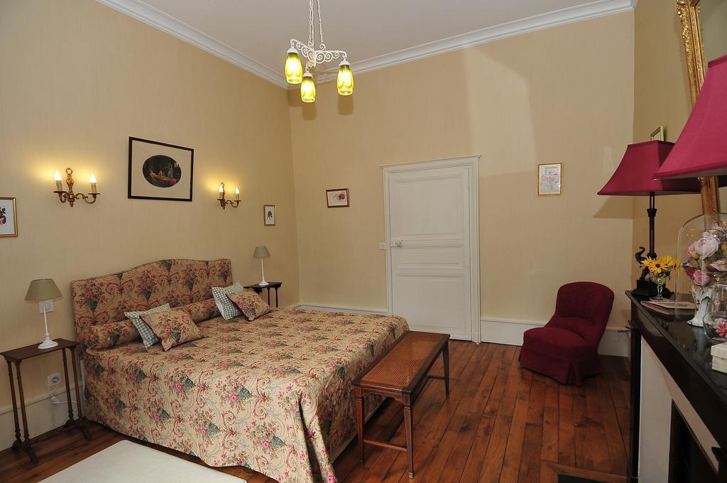 La Demeure D'Aglae Bed & Breakfast Villeneuve-sur-Allier Room photo