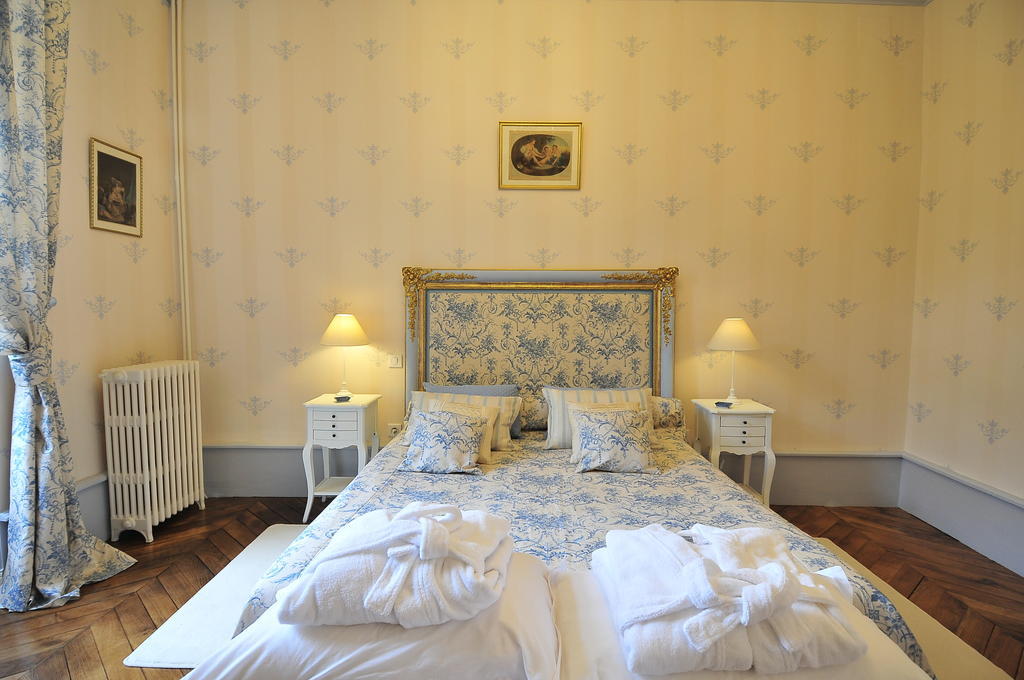 La Demeure D'Aglae Bed & Breakfast Villeneuve-sur-Allier Room photo