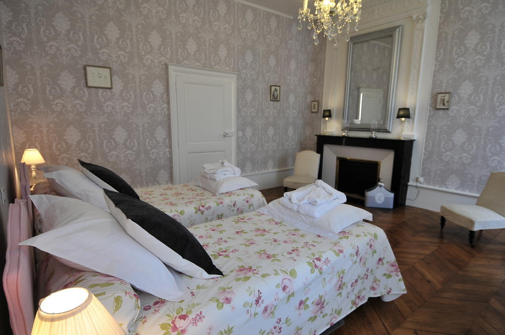 La Demeure D'Aglae Bed & Breakfast Villeneuve-sur-Allier Room photo