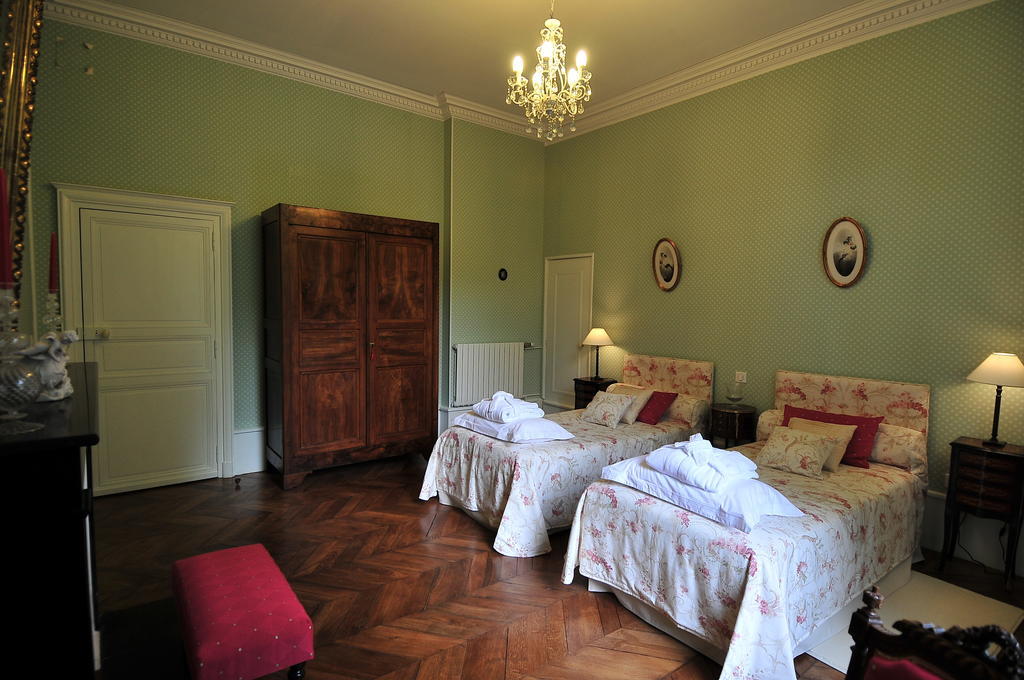 La Demeure D'Aglae Bed & Breakfast Villeneuve-sur-Allier Room photo