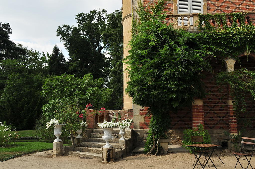 La Demeure D'Aglae Bed & Breakfast Villeneuve-sur-Allier Exterior photo