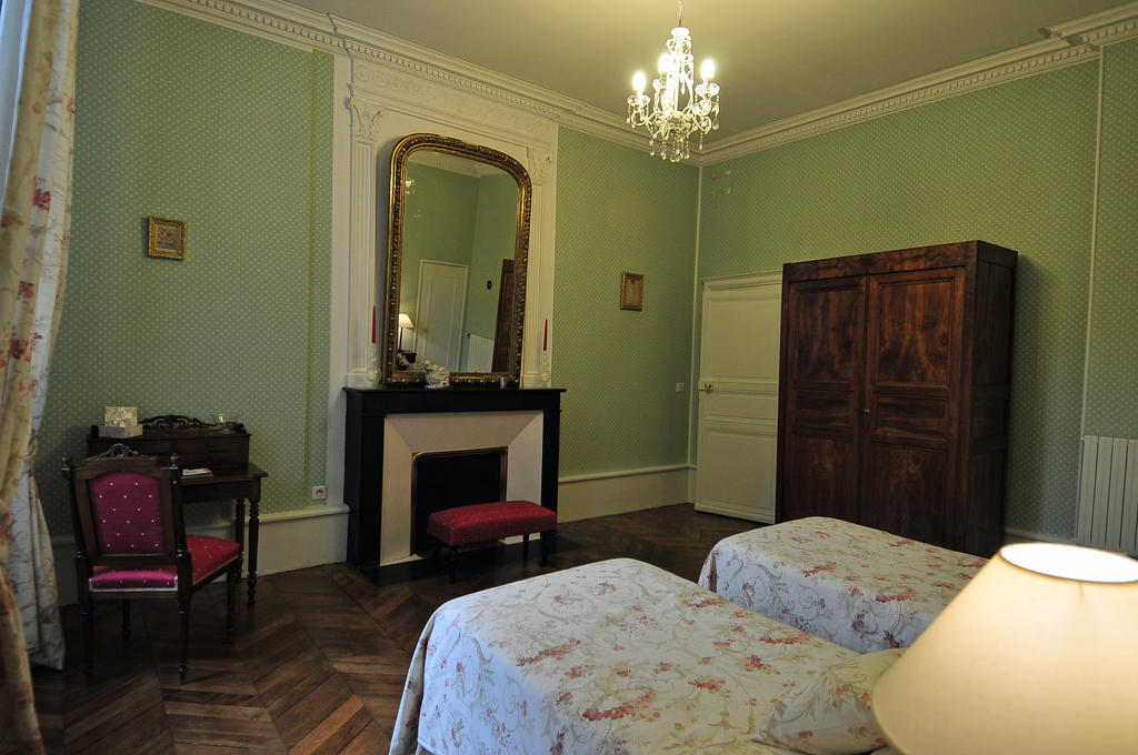 La Demeure D'Aglae Bed & Breakfast Villeneuve-sur-Allier Room photo